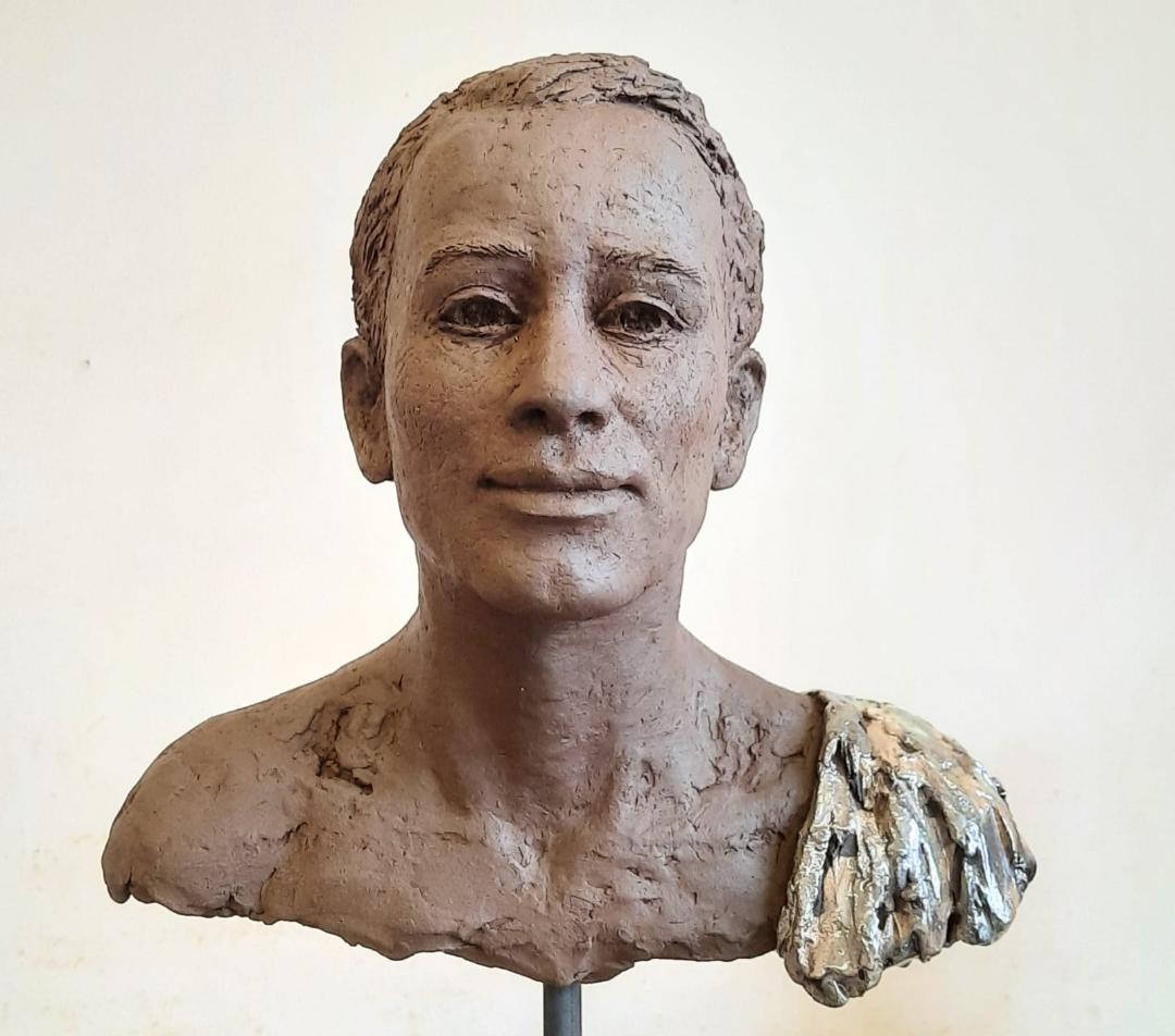 Anette van Stekelenburg : " Tadalesh " € 1500.00 excl sokkel ( € 75.00 )